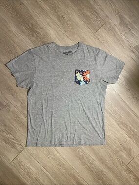 💜3/$25💜 Men’s Vans Flower Pocket Tshirt